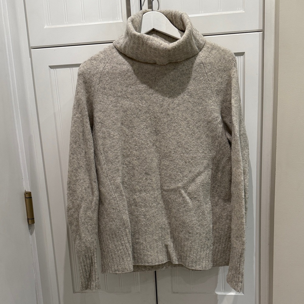 Aritzia community Cozy Gray Turtleneck Sweater